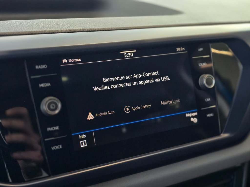 Volkswagen Taos Comfortline | TOIT PANO | CAMÉRA | CARPLAY I +++ 2022 à Laval, Québec - 18 - w1024h768px