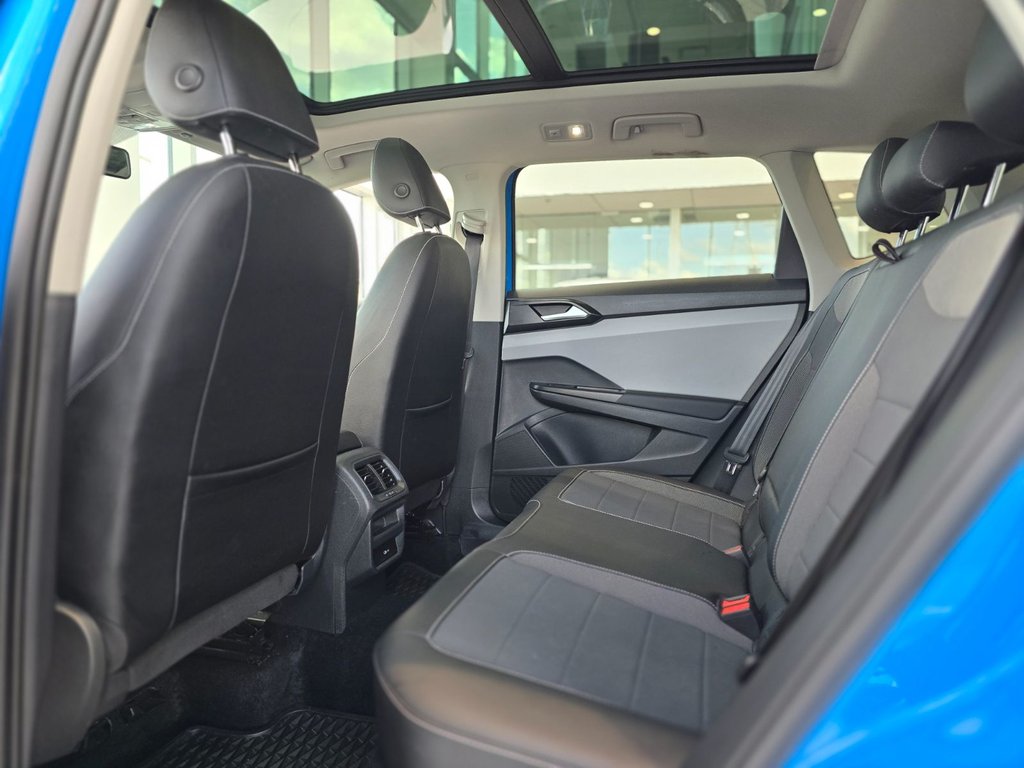 Volkswagen Taos Comfortline | TOIT PANO | CAMÉRA | CARPLAY I +++ 2022 à Laval, Québec - 10 - w1024h768px