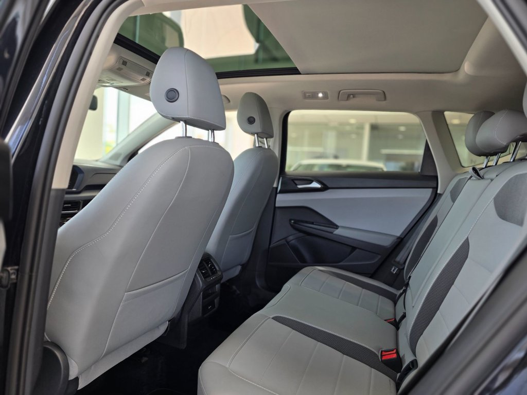 Volkswagen Taos Comfortline | TOIT PANO | CAMÉRA | CARPLAY I +++ 2022 à Laval, Québec - 10 - w1024h768px