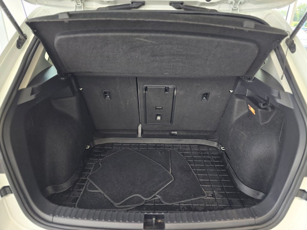 Volkswagen Taos Comfortline CUIR | CARPLAY | CAMÉRA | 1,5TSI +++ 2023 à Laval, Québec - 9 - w1024h768px