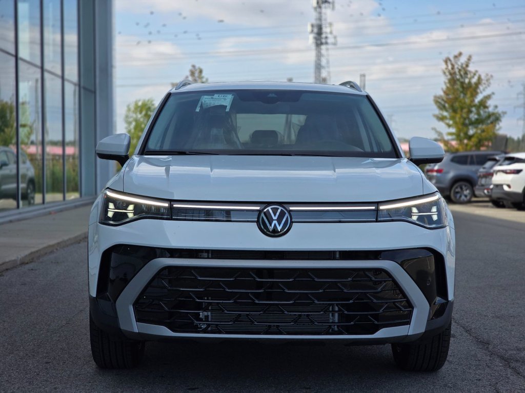 2025 Volkswagen Taos Highline in Laval, Quebec - 2 - w1024h768px