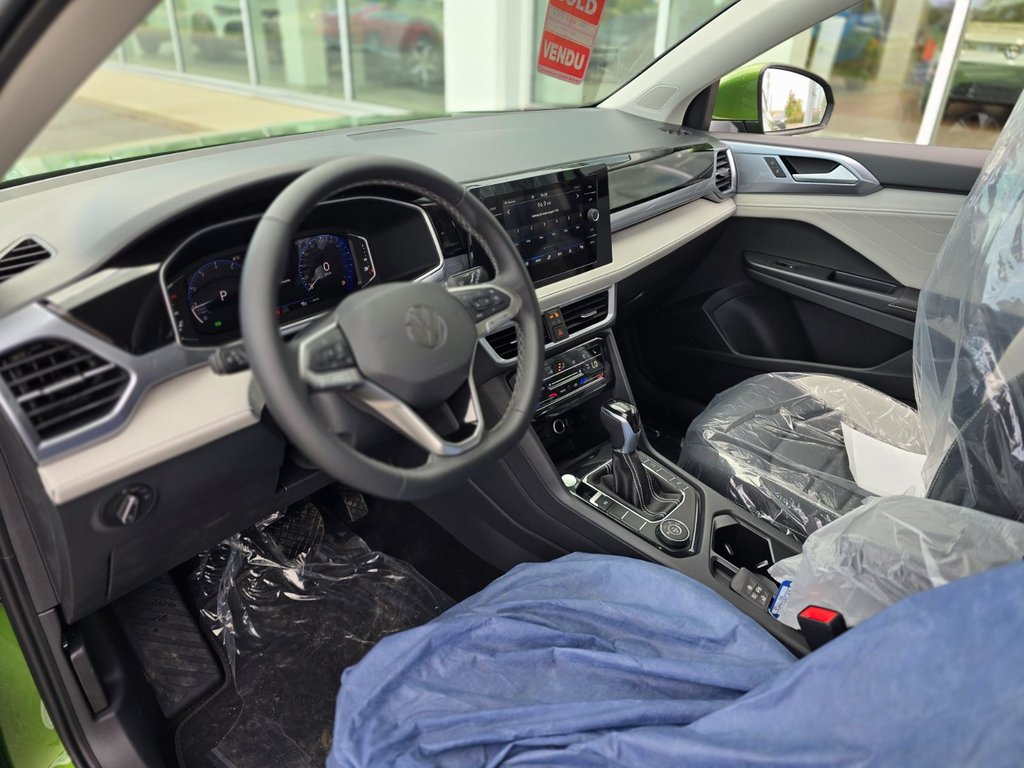 2026 Volkswagen Taos Highline 4MOTION in Laval, Quebec - 7 - w1024h768px