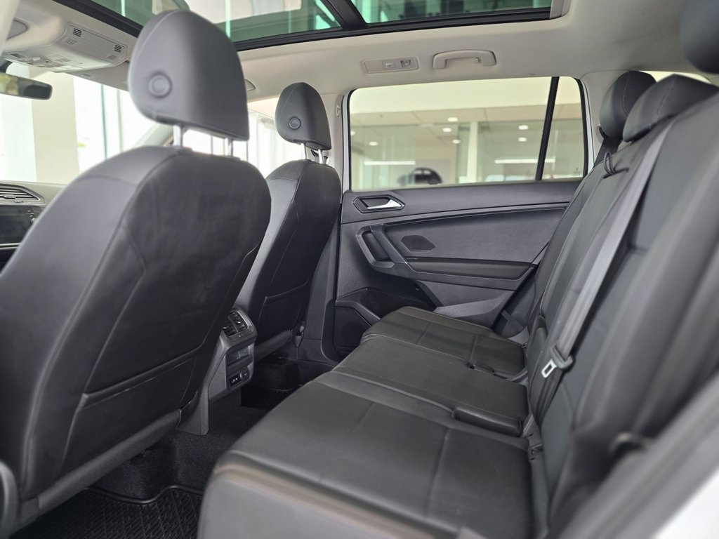 Volkswagen Tiguan Comfortline AWD | TOIT PANO | CUIR | NAV | CARPLAY 2018 à Laval, Québec - 10 - w1024h768px