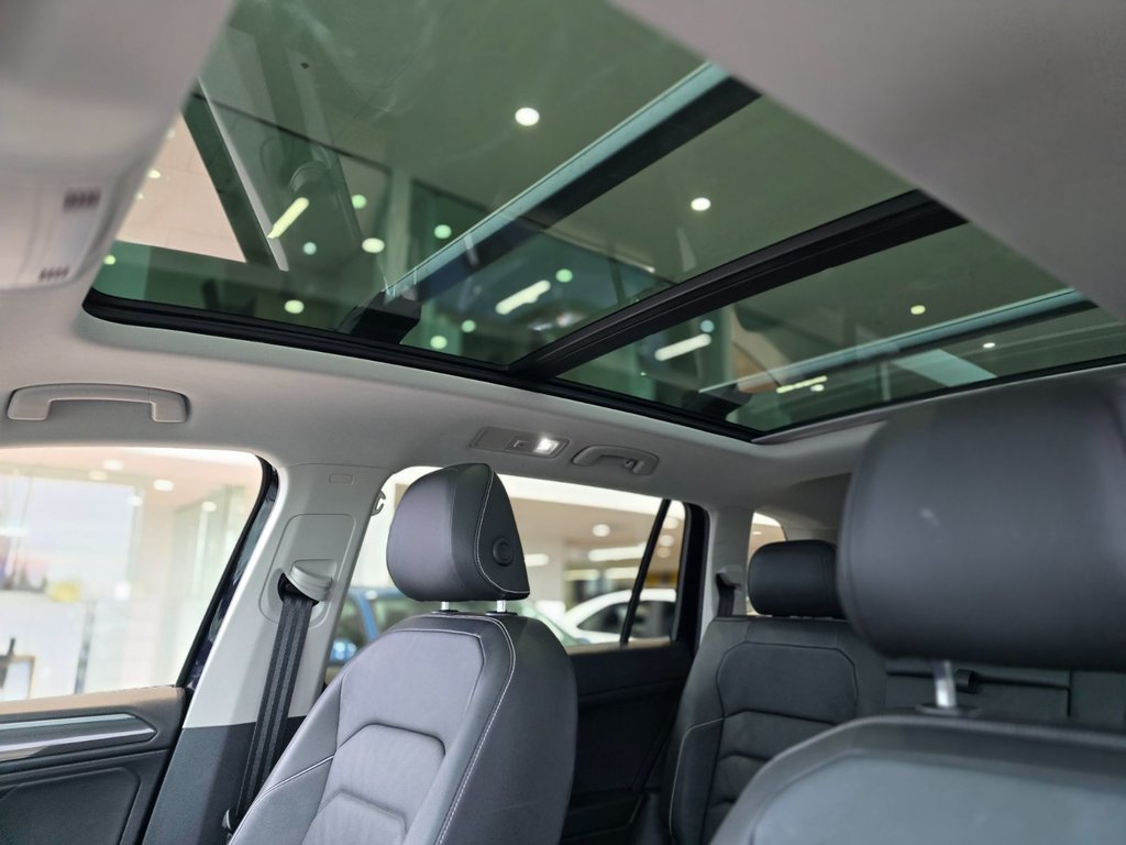 Volkswagen Tiguan Highline 7 PASSAGERS | PANO | NAV | CUIR | CARPLAY 2021 à Laval, Québec - 17 - w1024h768px