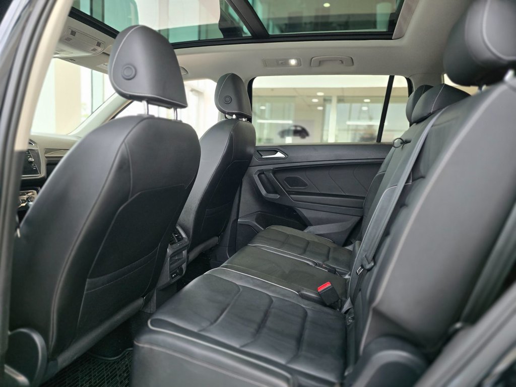 Volkswagen Tiguan Highline 7 PASSAGERS | PANO | NAV | CUIR | CARPLAY 2021 à Laval, Québec - 9 - w1024h768px