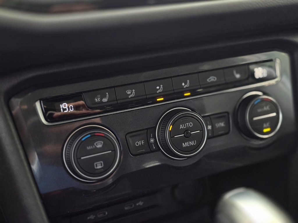2021 Volkswagen Tiguan Highline | TOIT PANO | NAV | CUIR | CARPLAY | +++ in Laval, Quebec - 17 - w1024h768px