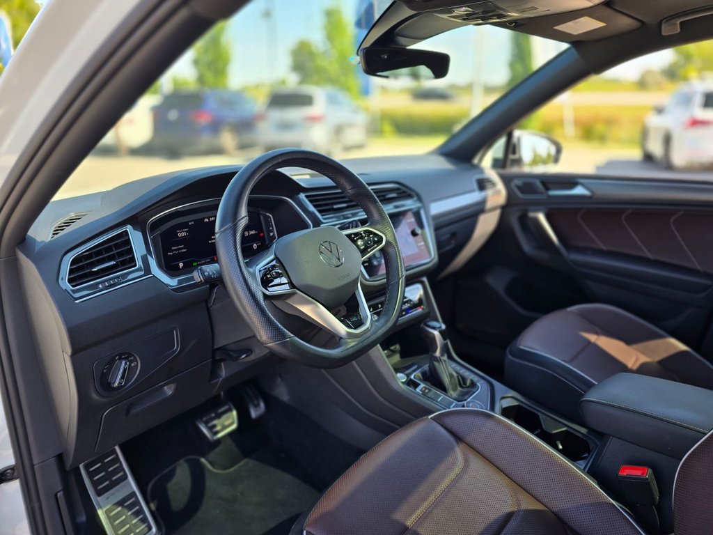 2022 Volkswagen Tiguan Highline R-line DEMARREUR | TOIT PANO | NAV +++ in Laval, Quebec - 9 - w1024h768px