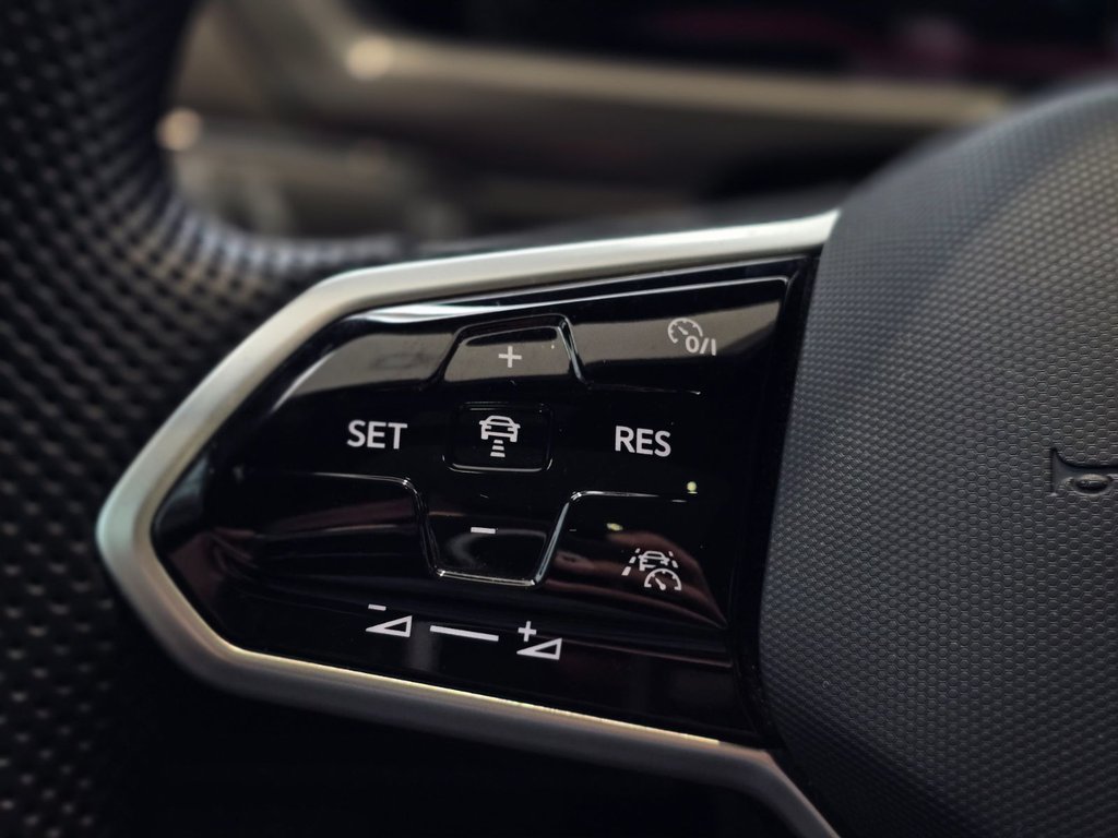 Volkswagen Tiguan Highline R-Line | NAVIGATION | CUIR | DÉMAREUR +++ 2023 à Laval, Québec - 18 - w1024h768px