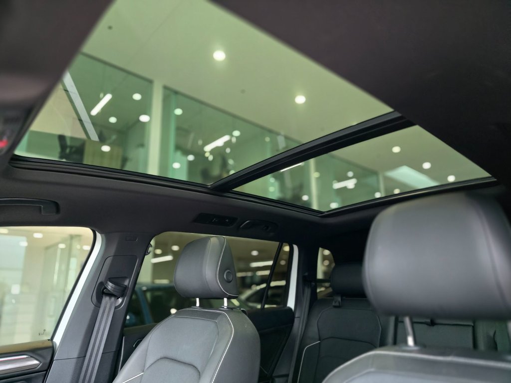 Volkswagen Tiguan Highline R-Line | NAVIGATION | CUIR | DÉMAREUR +++ 2023 à Laval, Québec - 20 - w1024h768px