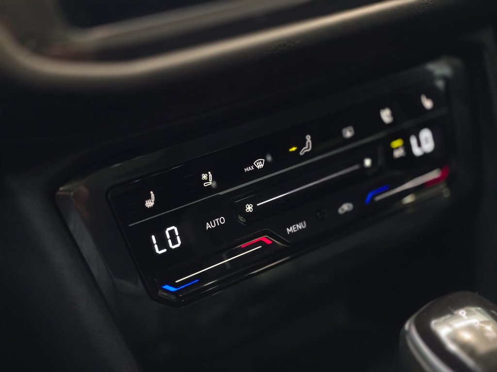 Volkswagen Tiguan Highline R-Line | NAVIGATION | CUIR | DÉMAREUR +++ 2023 à Laval, Québec - 15 - w1024h768px