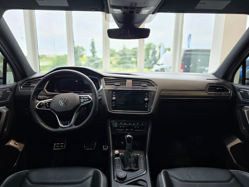 Volkswagen Tiguan Highline R-Line | NAVIGATION | CUIR | DÉMAREUR +++ 2023 à Laval, Québec - 11 - w1024h768px
