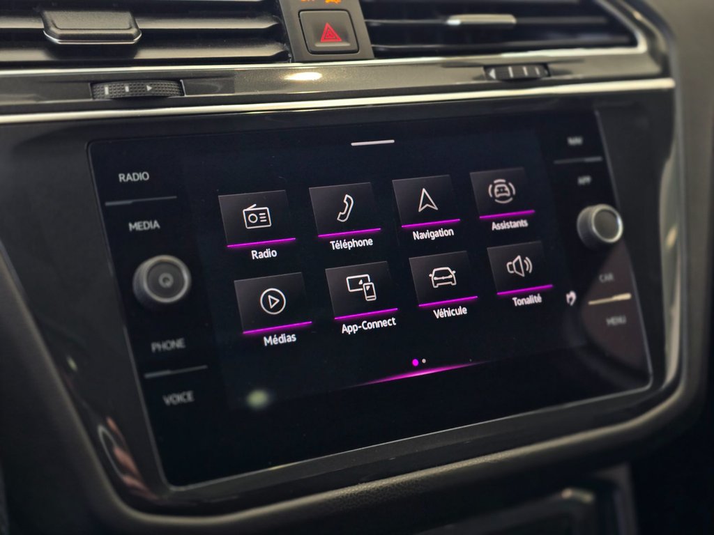 Volkswagen Tiguan Highline R-Line | NAVIGATION | CUIR | DÉMAREUR +++ 2023 à Laval, Québec - 19 - w1024h768px