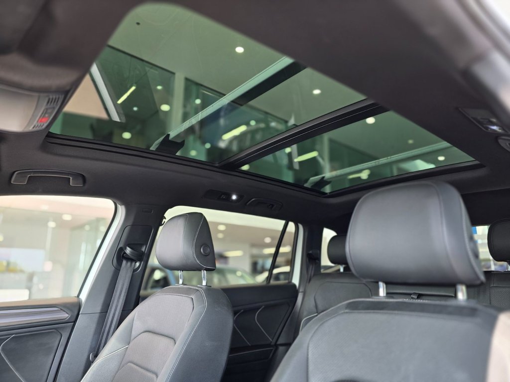 Volkswagen Tiguan Highline R-Line | NAVIGATION | CUIR | DÉMAREUR +++ 2023 à Laval, Québec - 21 - w1024h768px