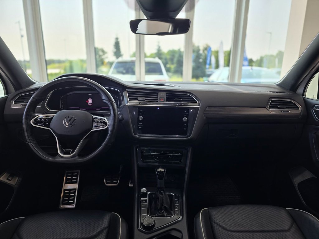 Volkswagen Tiguan Highline R-Line | NAVIGATION | CUIR | DÉMAREUR +++ 2023 à Laval, Québec - 12 - w1024h768px