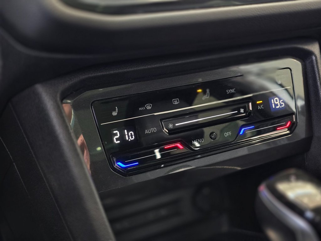 Volkswagen Tiguan Highline R-Line | NAVIGATION | CUIR | DÉMAREUR +++ 2023 à Laval, Québec - 18 - w1024h768px