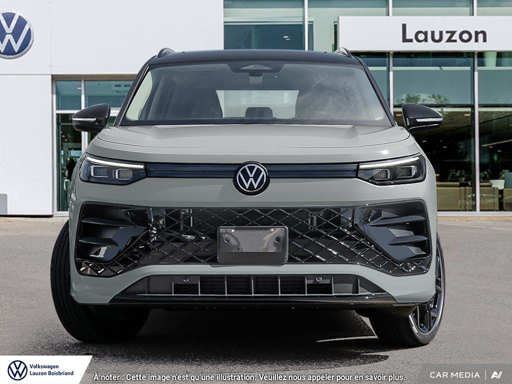 Volkswagen Tiguan Comfortline R-Line Black Edition 2025 à Laval, Québec - 2 - w1024h768px