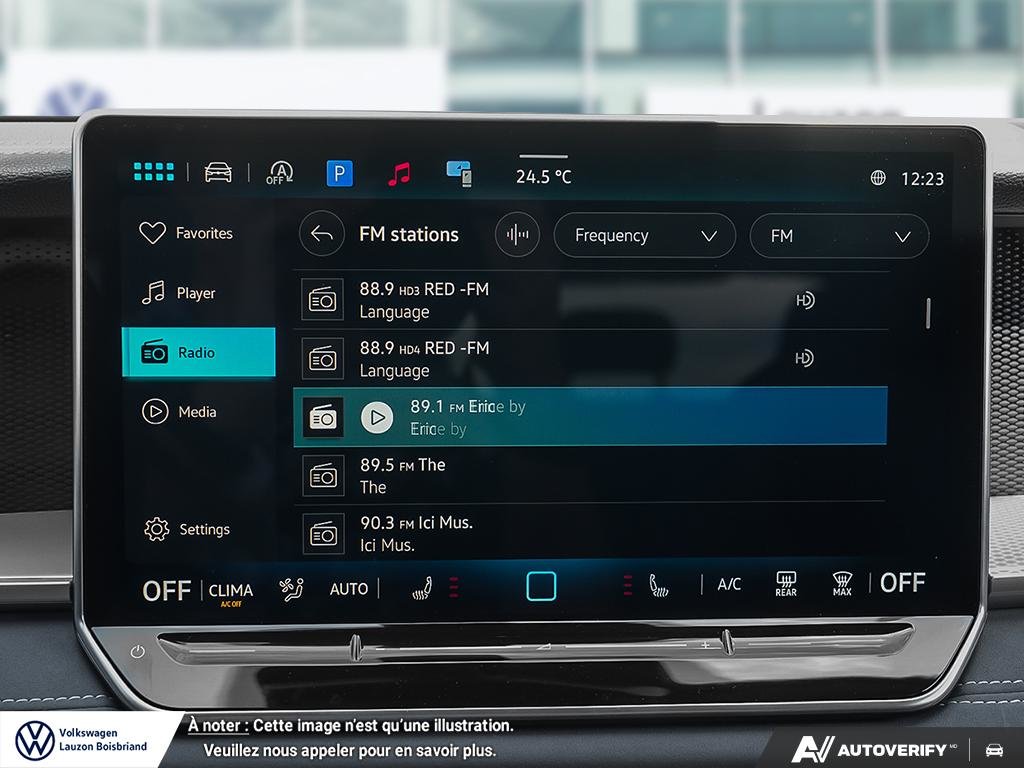 Volkswagen Tiguan Comfortline R-Line Black Edition 2026 à Laval, Québec - 14 - w1024h768px