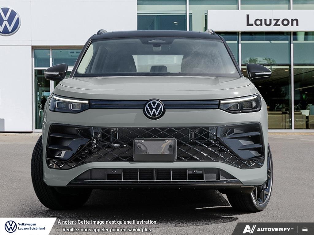 Volkswagen Tiguan Comfortline R-Line Black Edition 2026 à Laval, Québec - 2 - w1024h768px