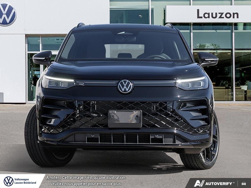 Volkswagen Tiguan Comfortline R-Line Black Edition 2026 à Laval, Québec - 2 - w1024h768px