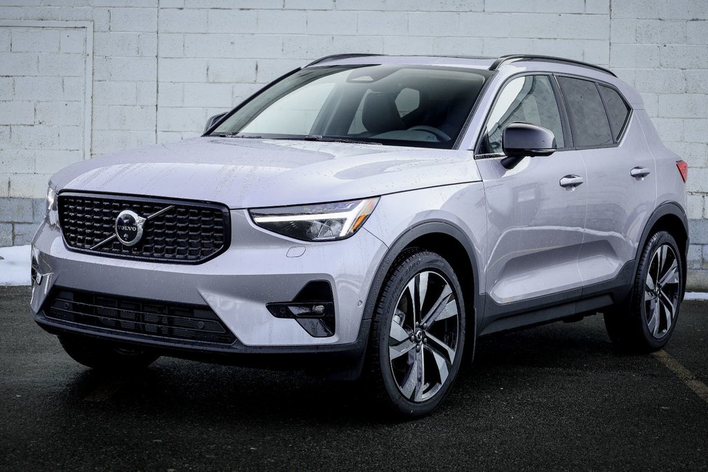 2026 Volvo XC40 Plus (Dark Theme)-4