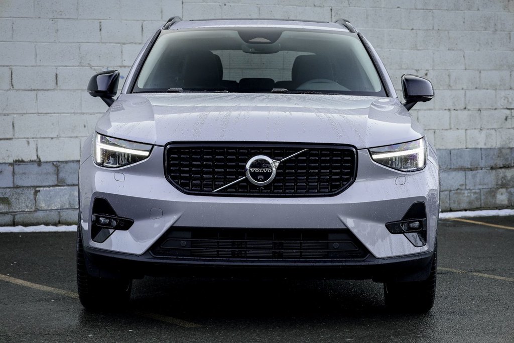 2026 Volvo XC40 Plus (Dark Theme)-5