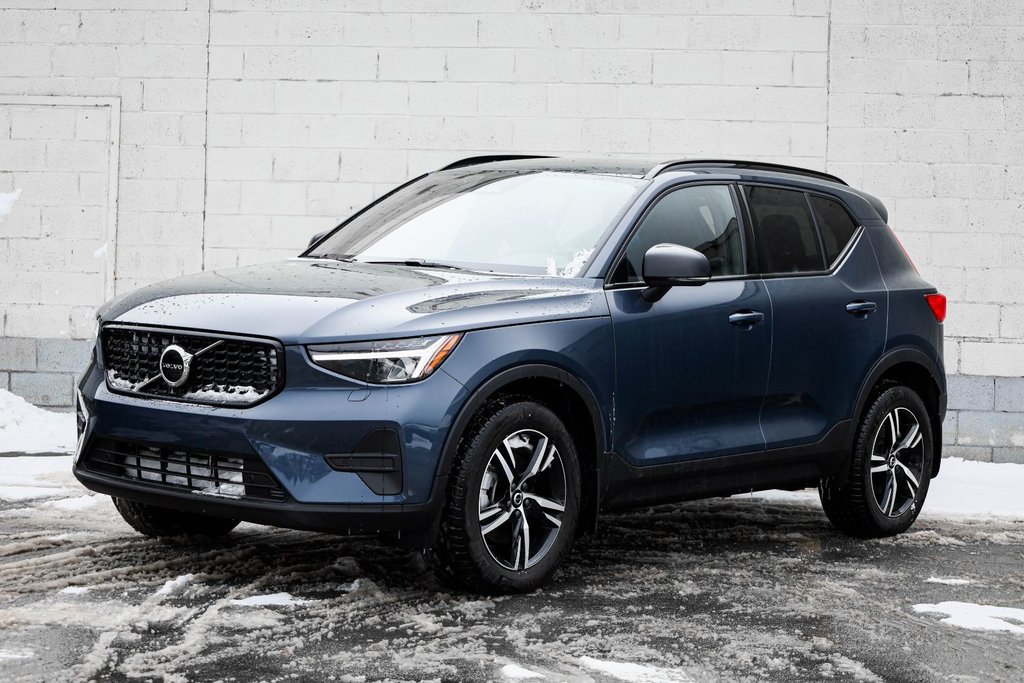2026 Volvo XC40 Core (Dark Theme)-5