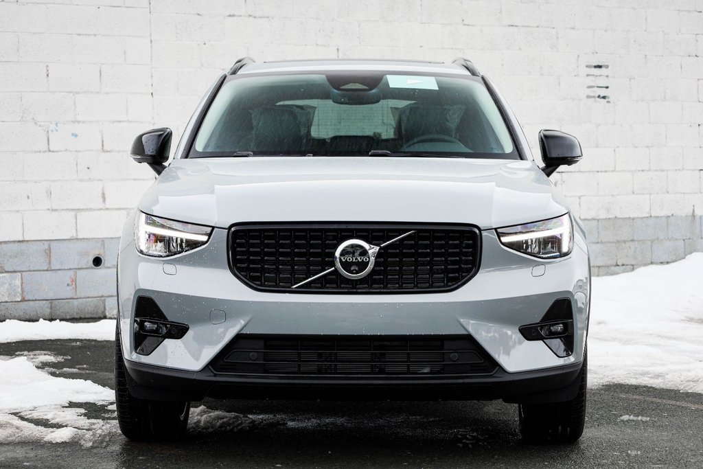 2026 Volvo XC40 Plus (Dark Theme)-4