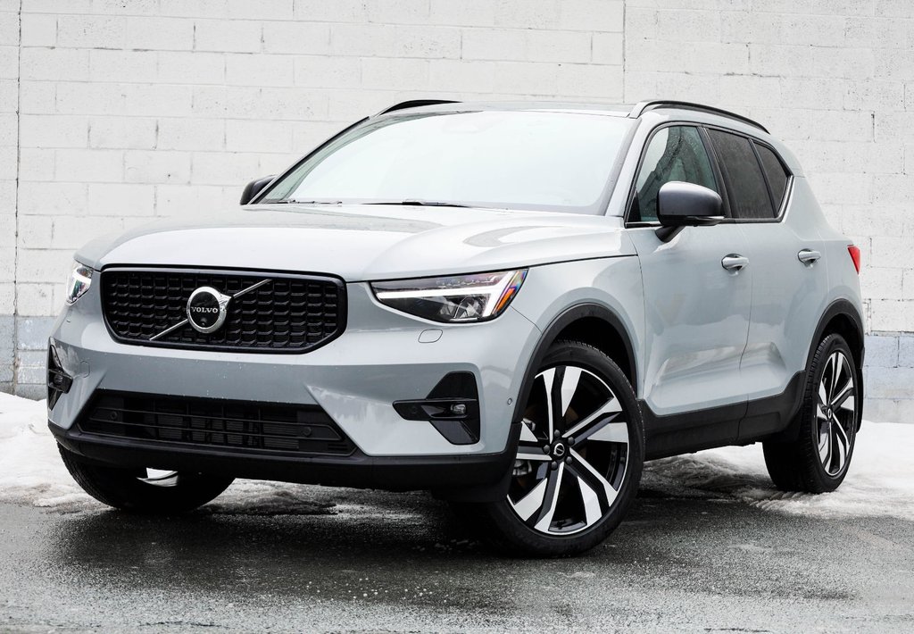 2026 Volvo XC40 Plus (Dark Theme)-2