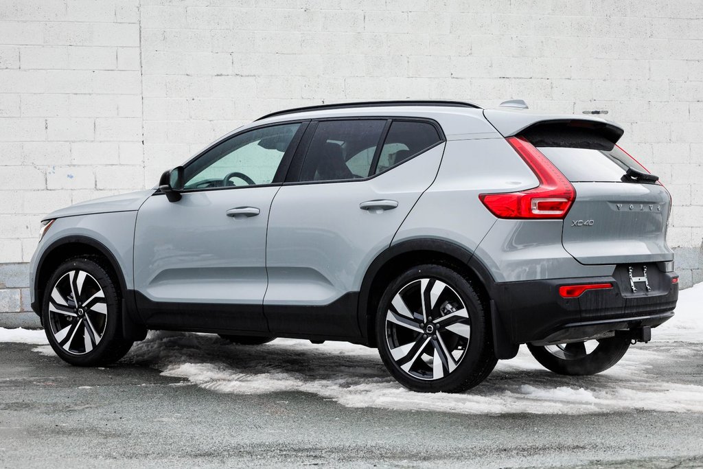 2026 Volvo XC40 Plus (Dark Theme)-6
