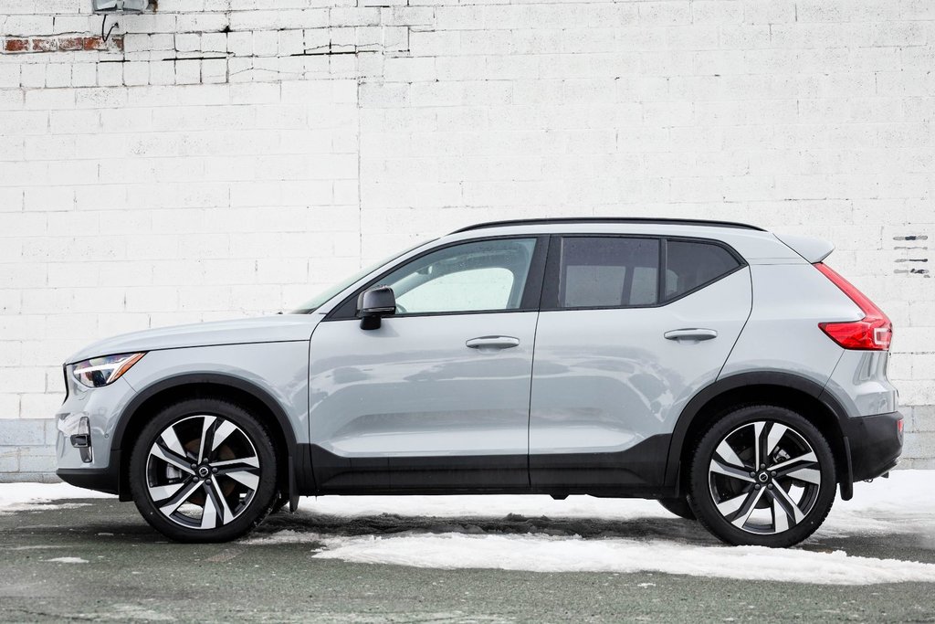 2026 Volvo XC40 Plus (Dark Theme)-0