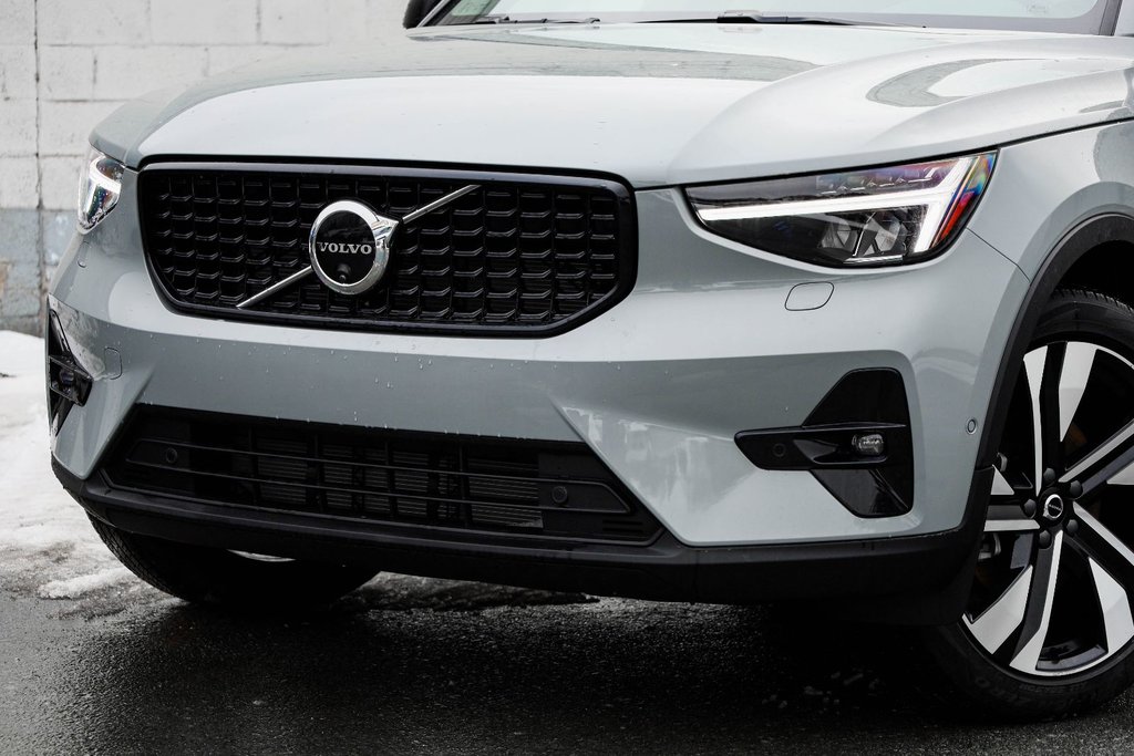 2026 Volvo XC40 Plus (Dark Theme)-3
