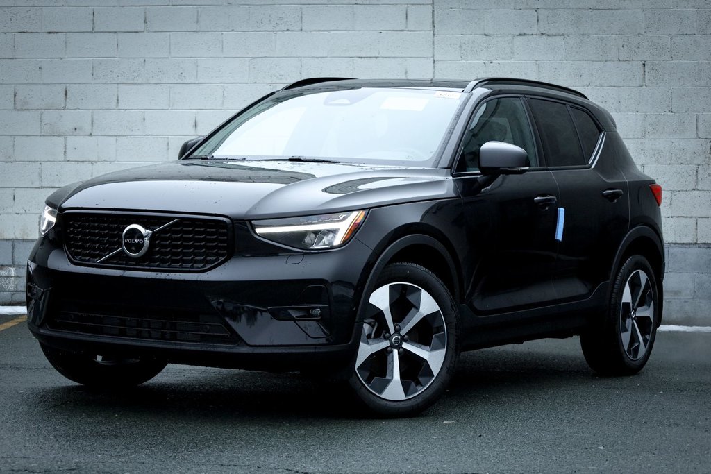 2026 Volvo XC40 Plus (Dark Theme)-2