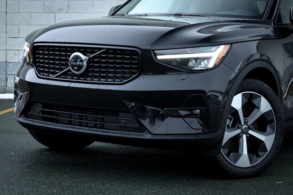 2026 Volvo XC40 Plus (Dark Theme)-1