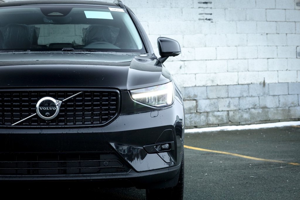 2026 Volvo XC40 Plus (Dark Theme)-5