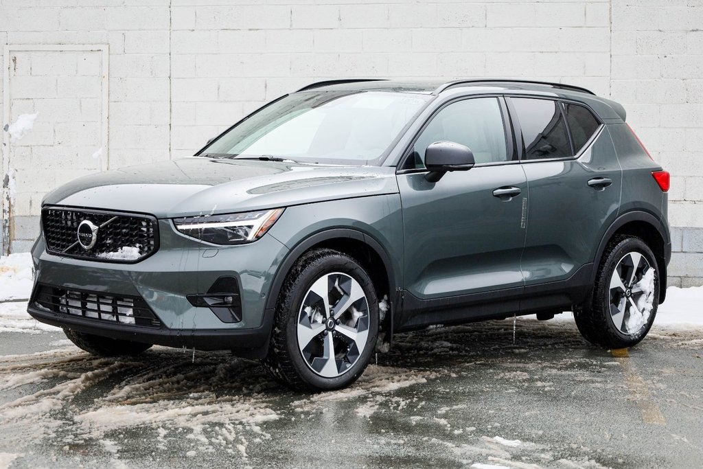 2026 Volvo XC40 Plus (Dark Theme)-5