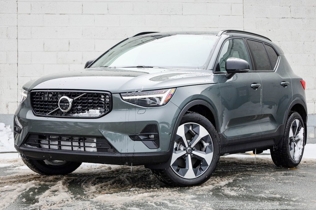 2026 Volvo XC40 Plus (Dark Theme)-2