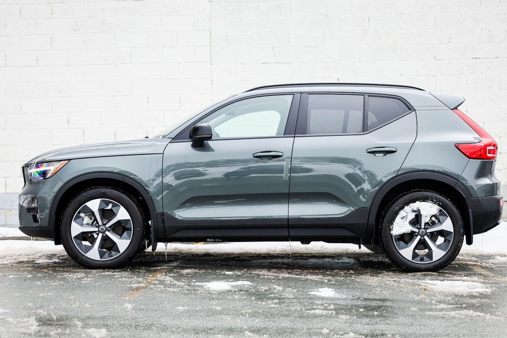 2026 Volvo XC40 Plus (Dark Theme)-0