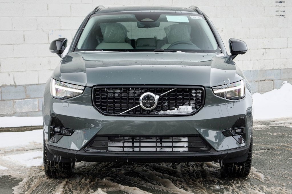 2026 Volvo XC40 Plus (Dark Theme)-4