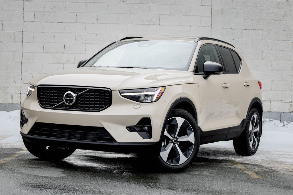 2026 Volvo XC40 Plus (Dark Theme)-3