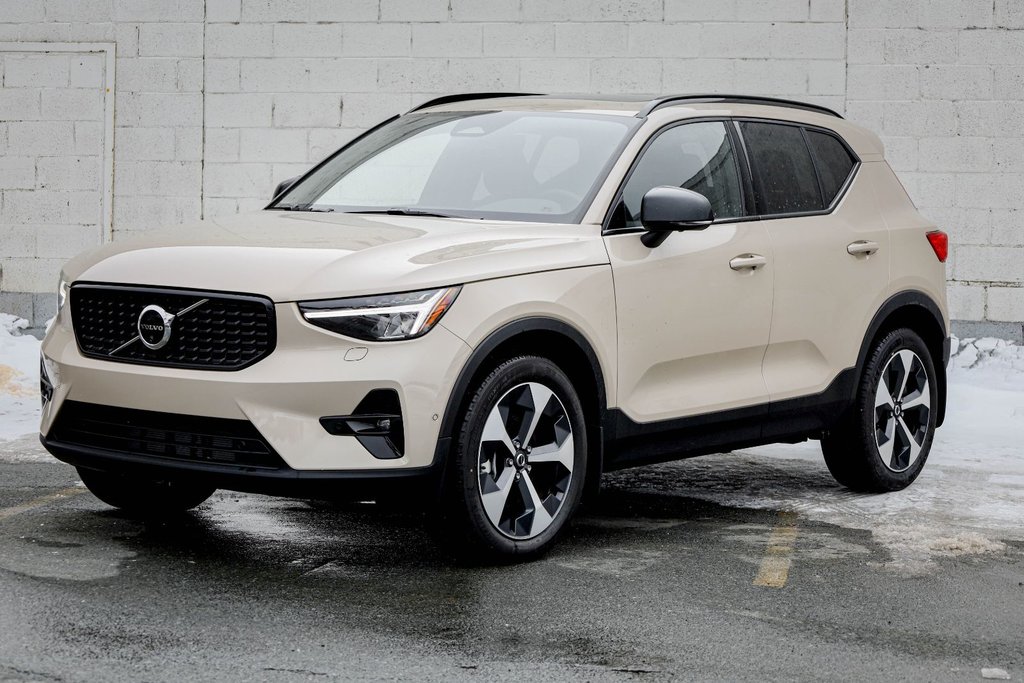 2026 Volvo XC40 Plus (Dark Theme)-7