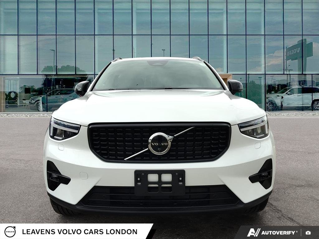 2026 Volvo XC40 PLUS DARK THEME-1