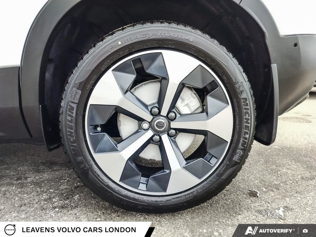 2026 Volvo XC40 PLUS DARK THEME-5