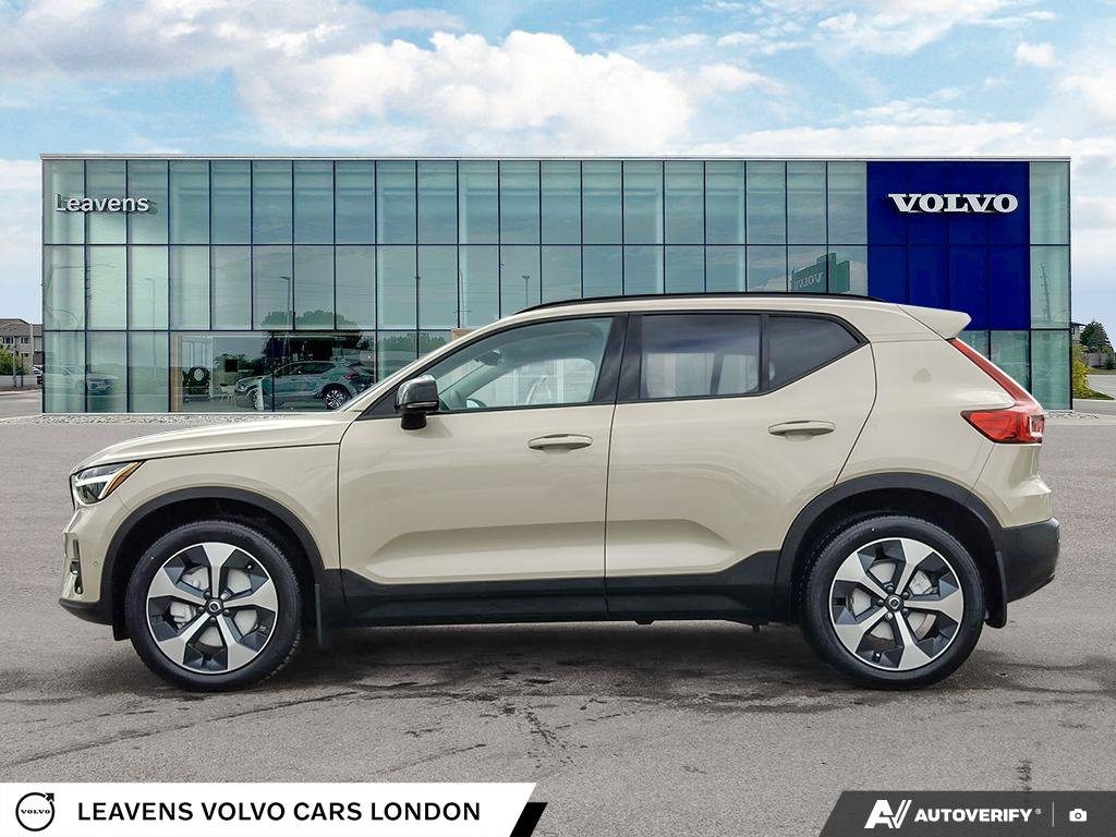 2026 Volvo XC40 PLUS DARK THEME-2