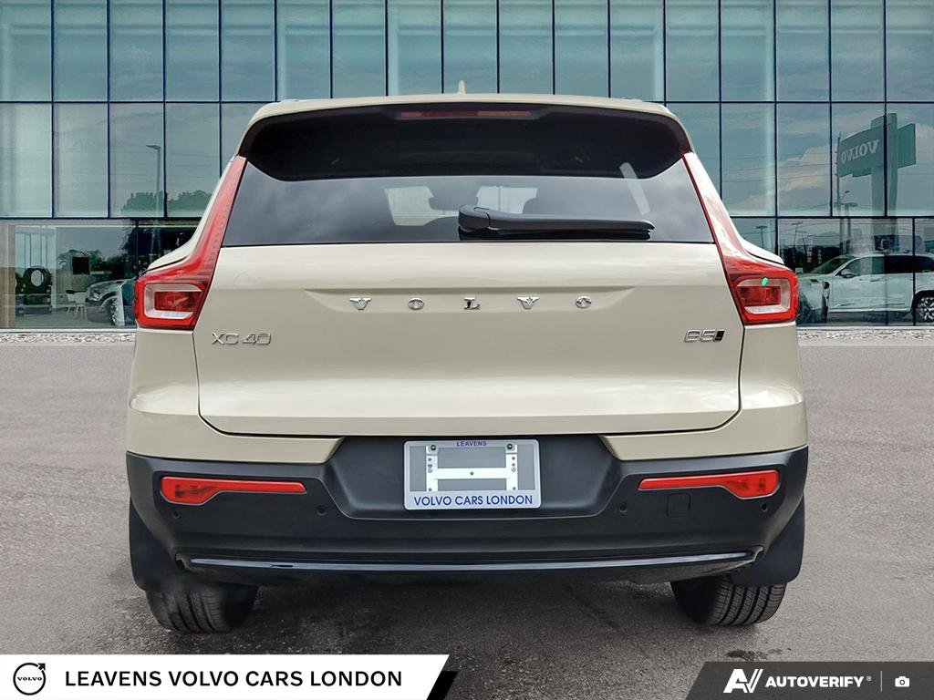 2026 Volvo XC40 PLUS DARK THEME-4