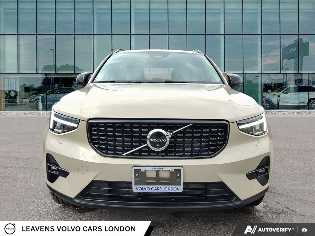 2026 Volvo XC40 PLUS DARK THEME-1