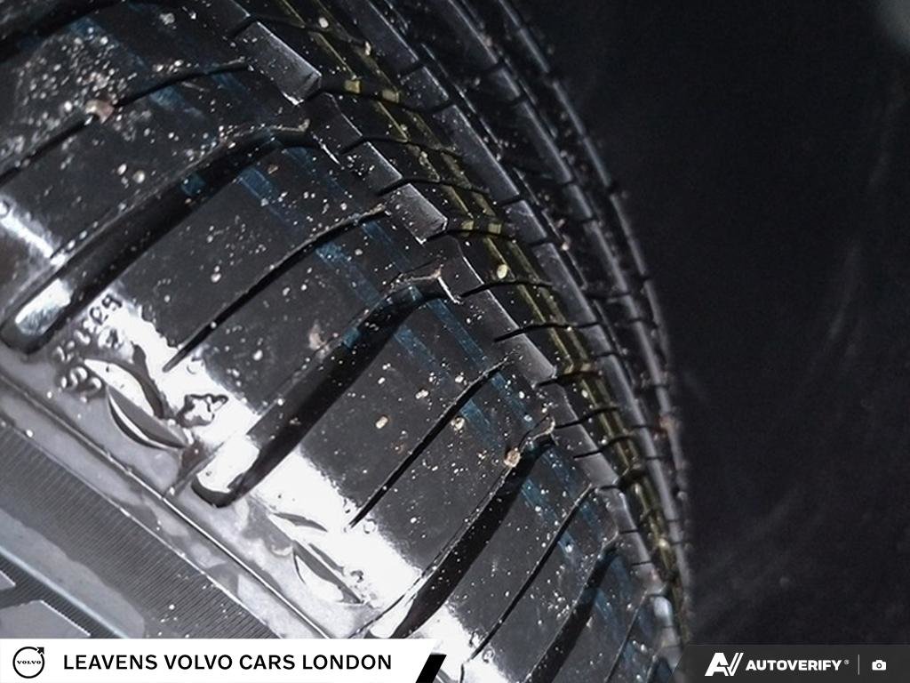 2026 Volvo XC40 PLUS DARK THEME-6