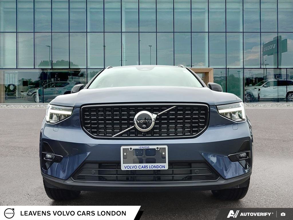 2026 Volvo XC40 PLUS DARK THEME-1