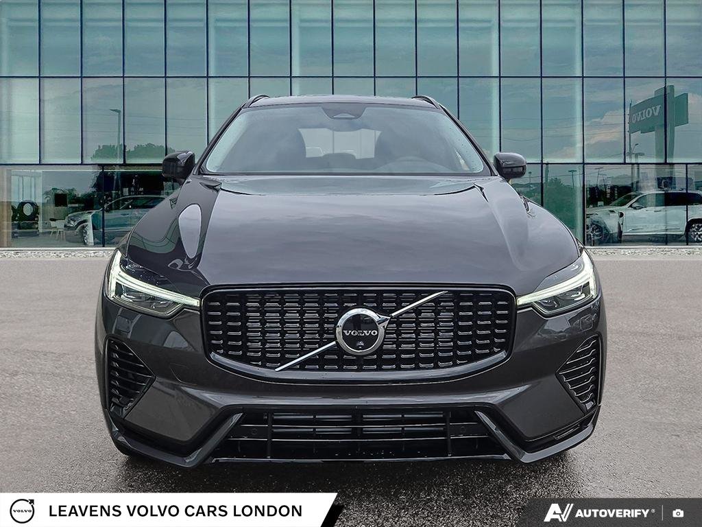 2025 Volvo XC60 PLUG-IN HYBRID PLUS DARK THEME-1