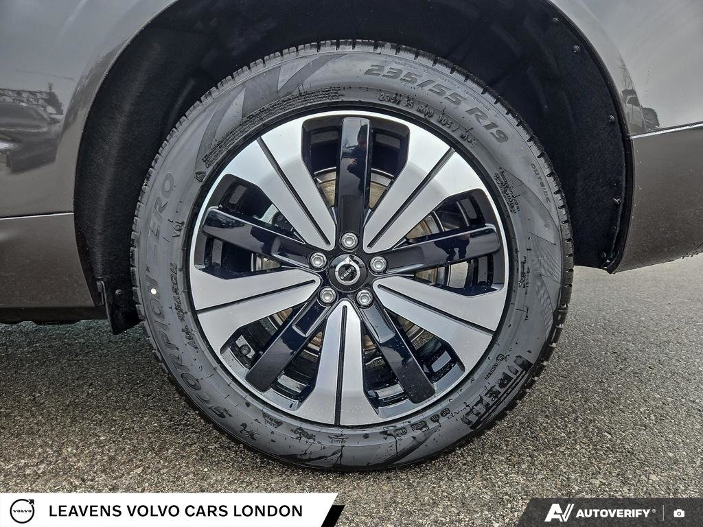 2025 Volvo XC60 PLUG-IN HYBRID PLUS DARK THEME-5