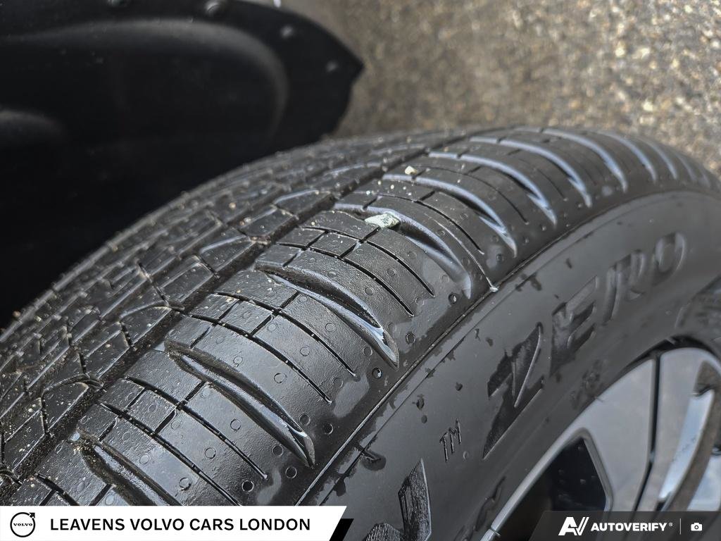 2025 Volvo XC60 PLUG-IN HYBRID PLUS DARK THEME-6